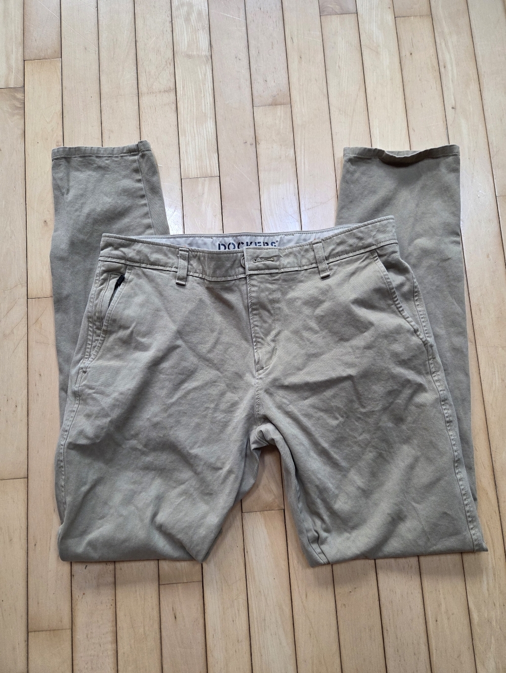 Dockers Men's Tan Chino Pants